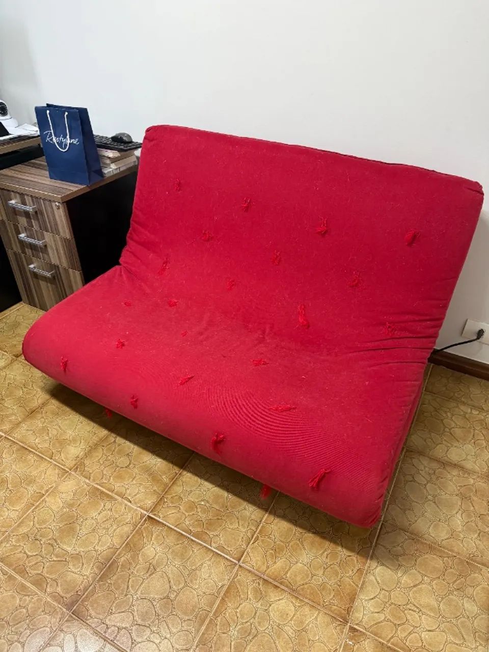 Futon - Sofa Cama Casal Oriental Vermelho Com Madeira Maciça - Foto 2