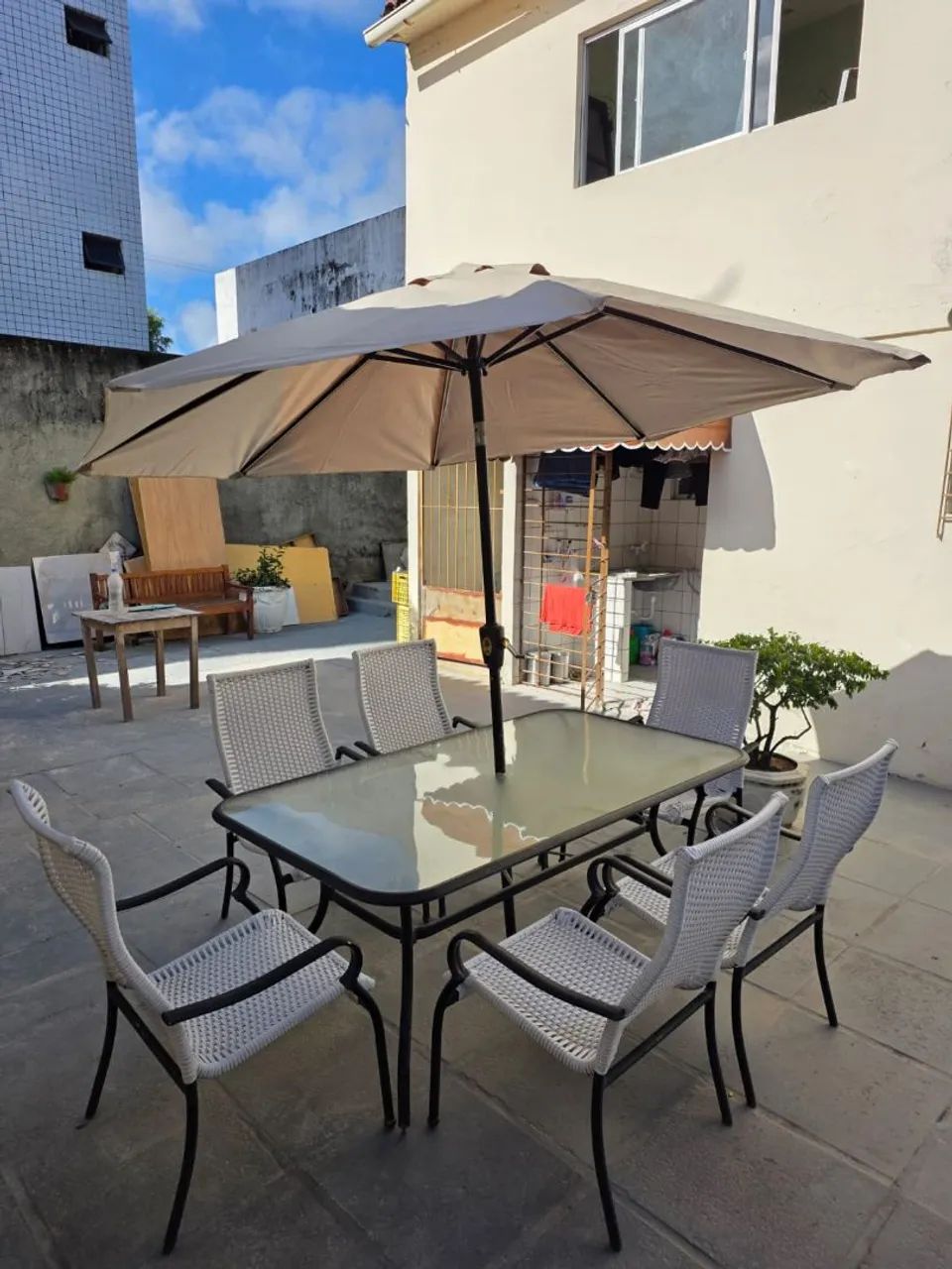 Conjunto de 6 cadeiras de alumínio e vime com mesa e ombrelone com iluminação  - Foto 2