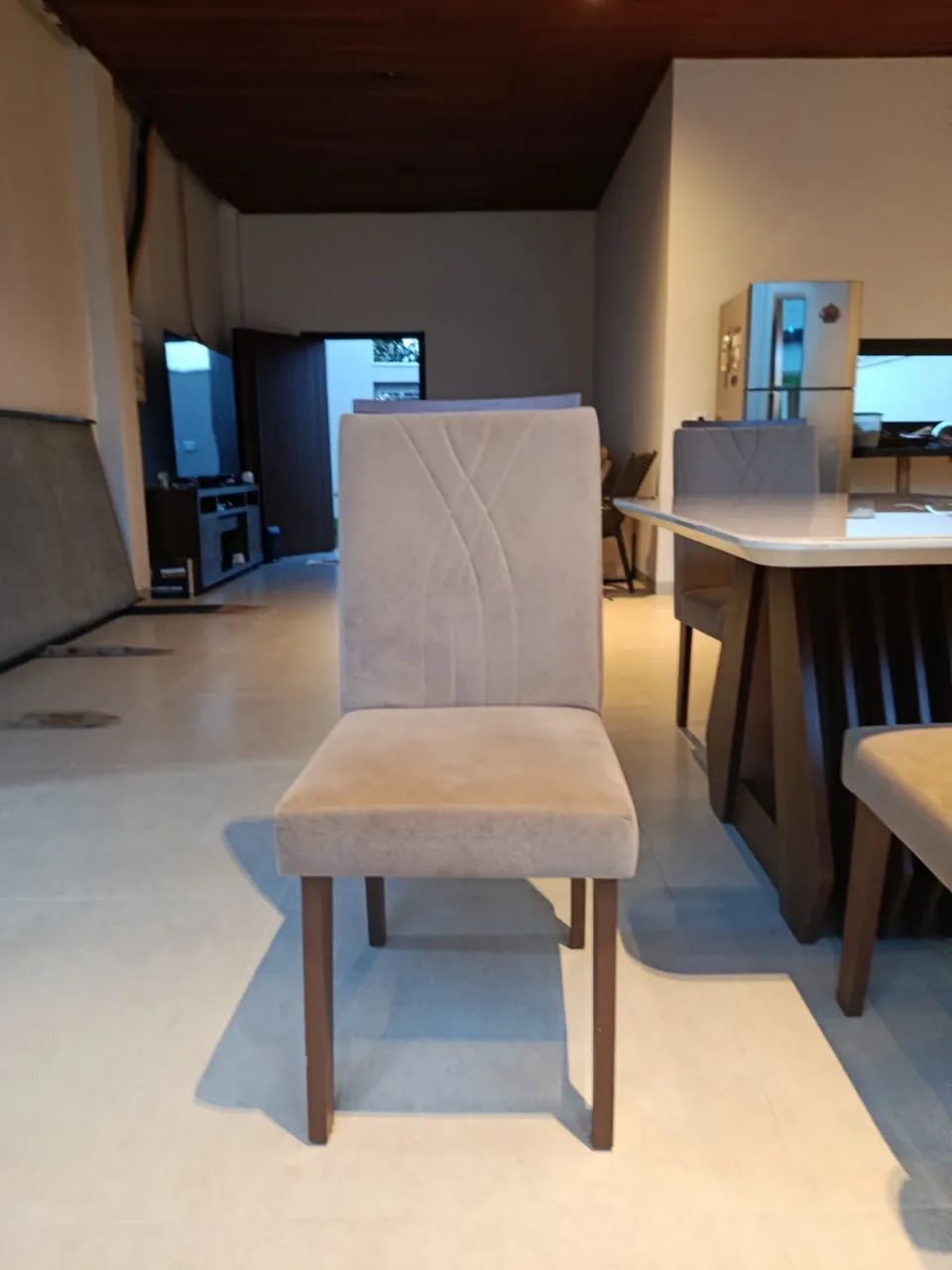 Mesa tampo de vidro com 4 cadeiras - Foto 3