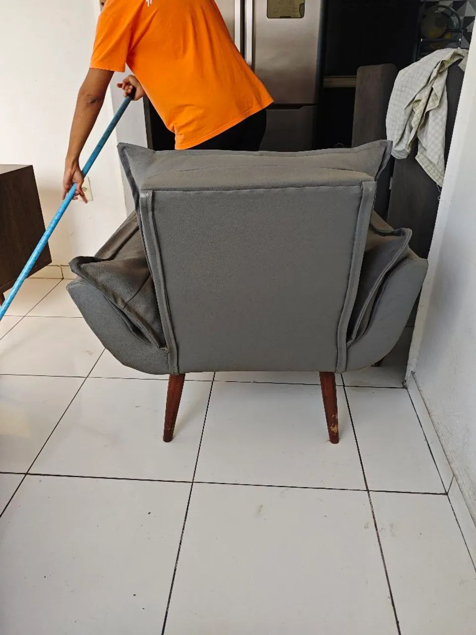 Par de Poltronas com estrutura conservada. - Foto 4