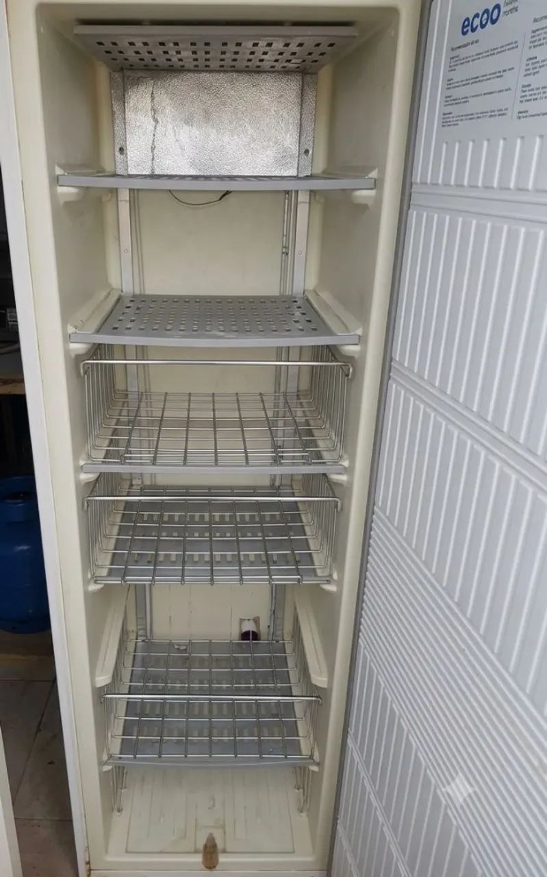 Vendo freezer gelando muito  - Foto 2
