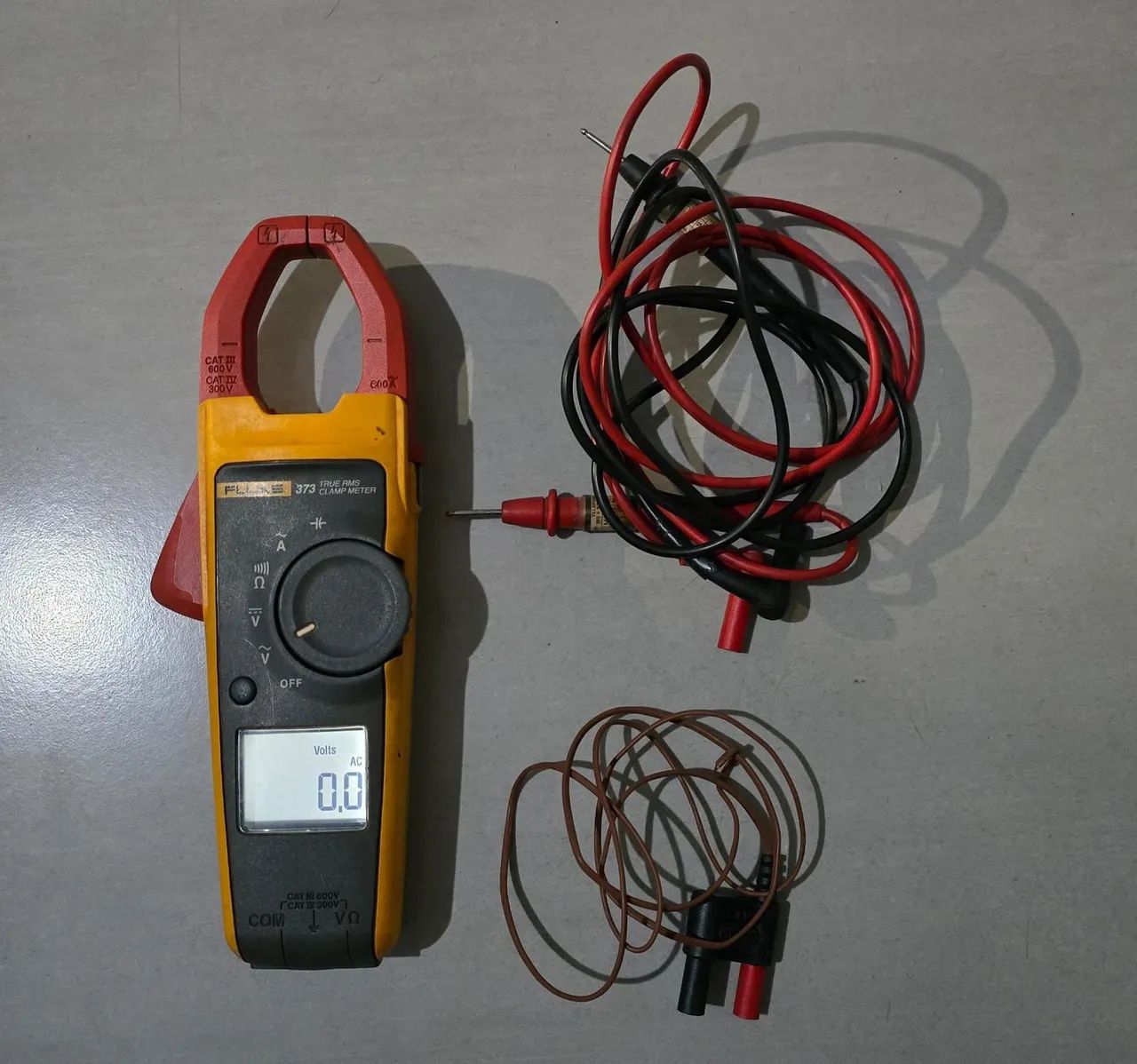 Vendo alicate amperímetro fluke 373 True Rms clamp  - Foto 2