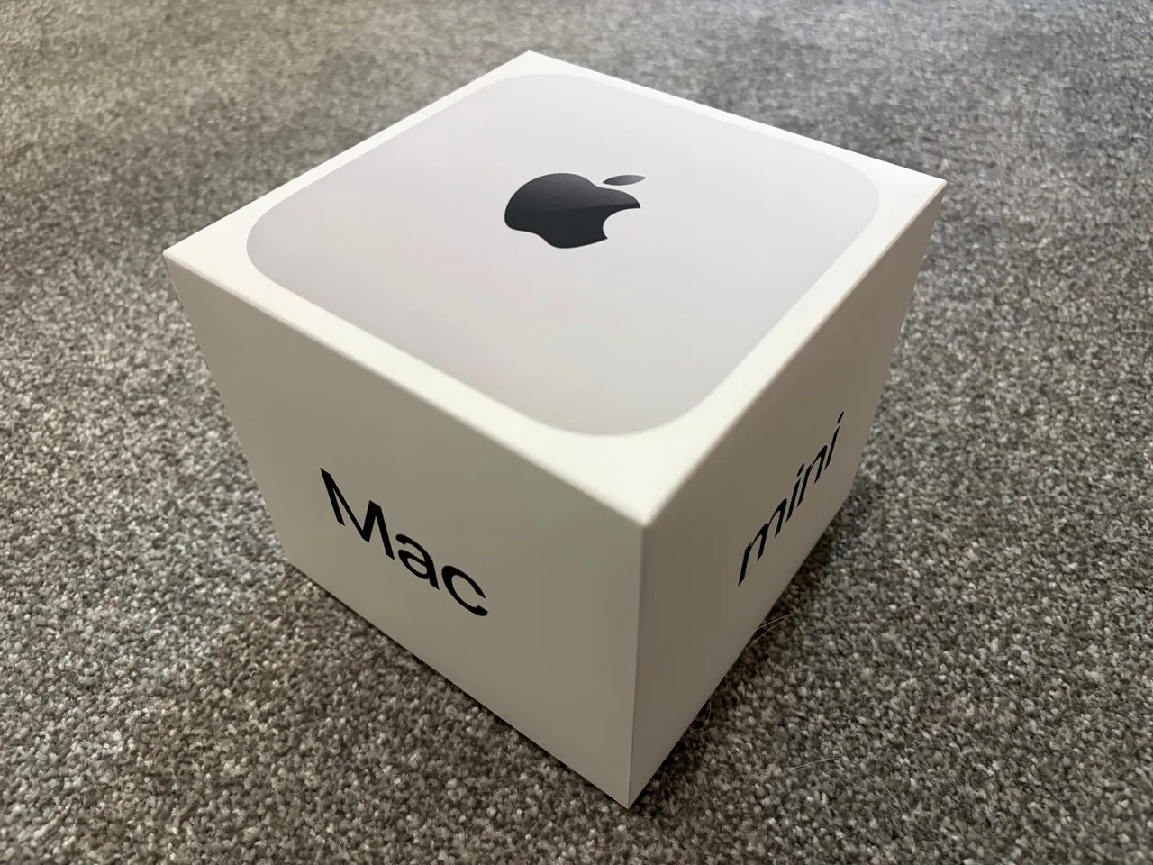 Apple Mac Studio M2 Max 12-Core 32GB RAM 2TB SSD - Seminovo
