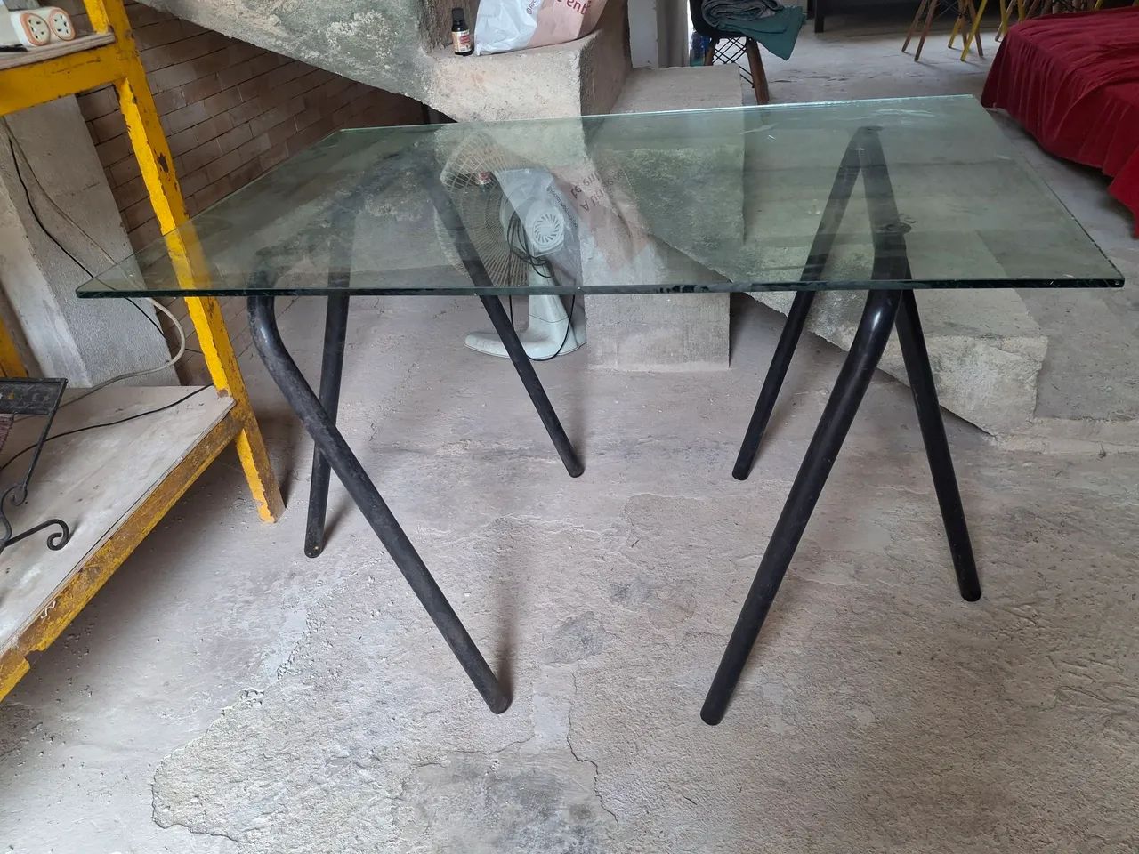 Mesa de vidro e pés cavaletes de ferro - Foto 3