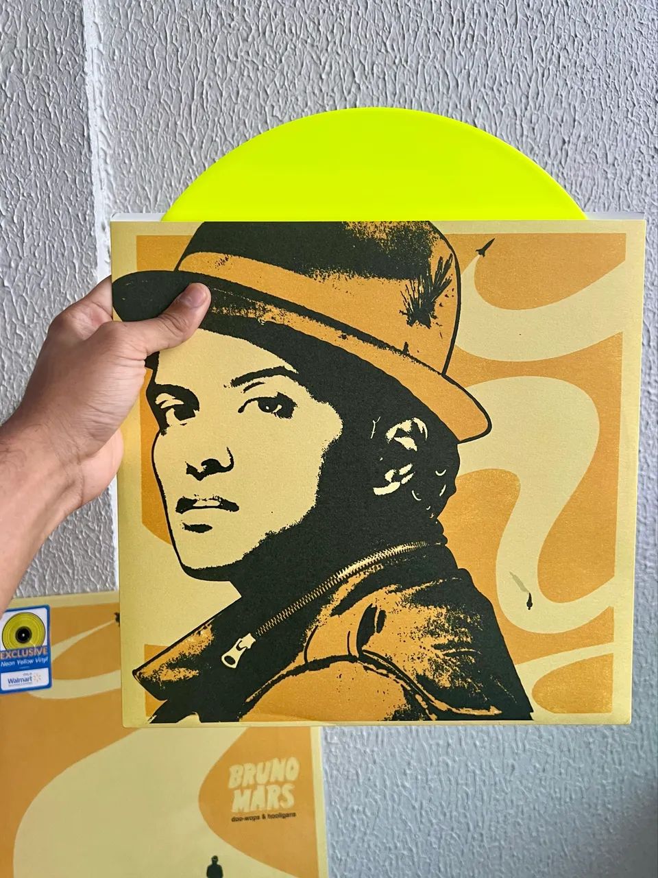 LP Vinil Bruno Mars Doo Wops and Hooligans Yellow Neon Exclusive - Foto 4