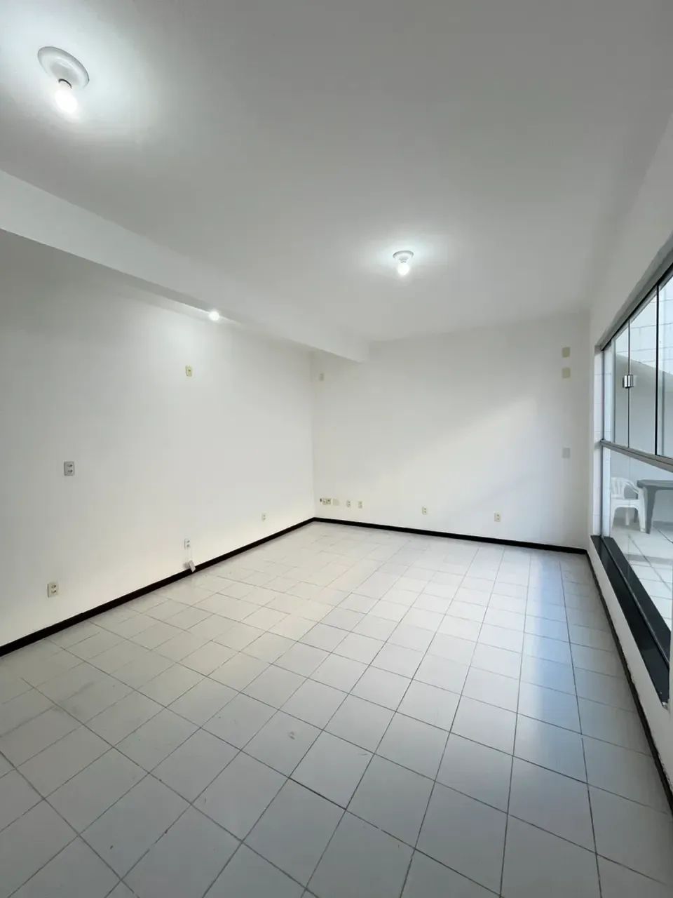 Sala para alugar na Galeria Silmar, bairro Salgado Filho - Foto 2