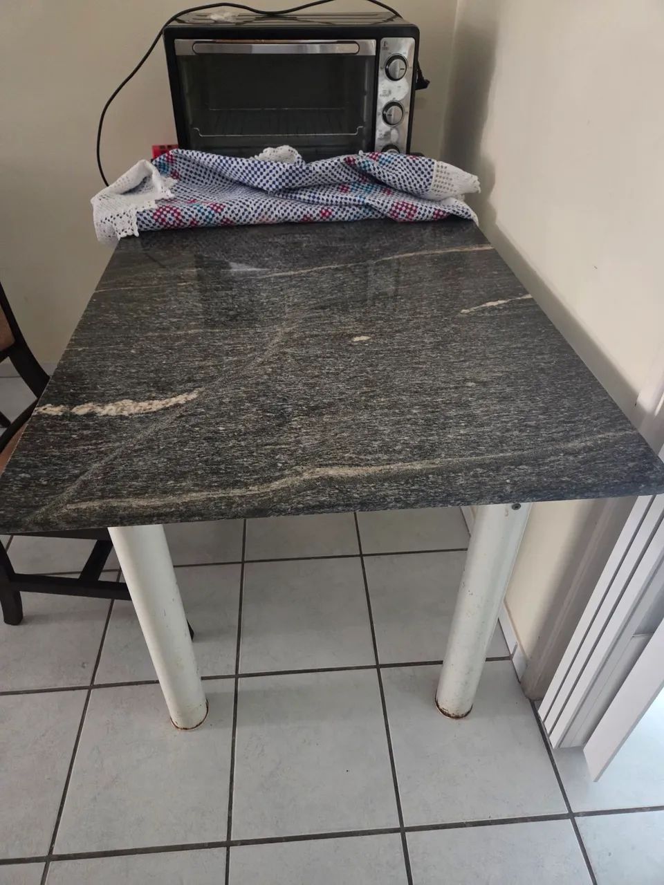 Mesa com plano em marmore