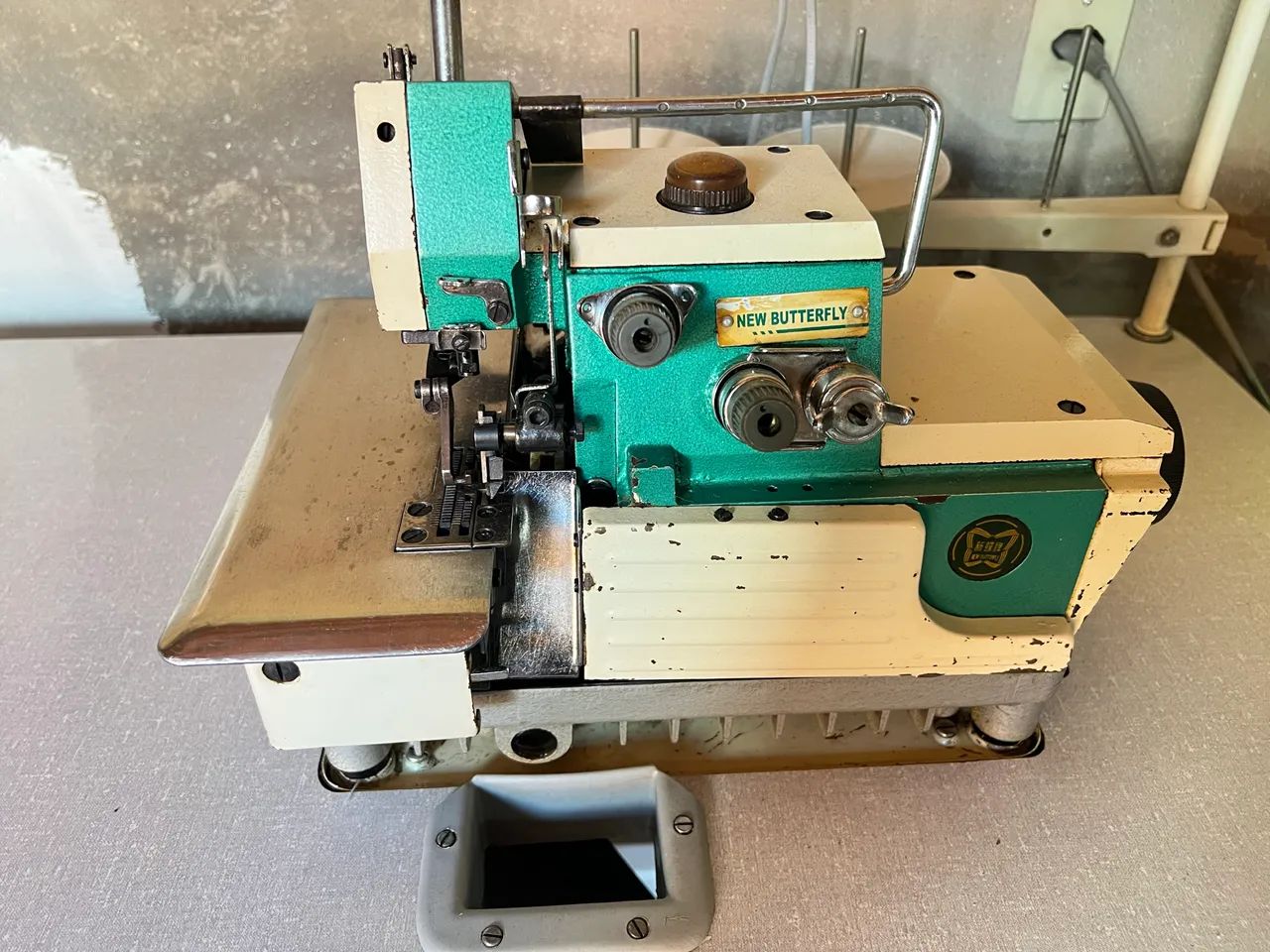 Máquina Overlock 