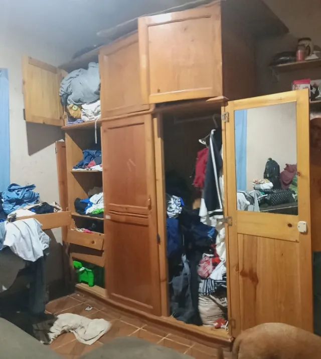 Guarda roupa de madeira  - Foto 2