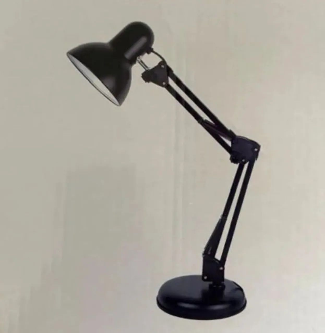 Luminária articulada de mesa  - Foto 4