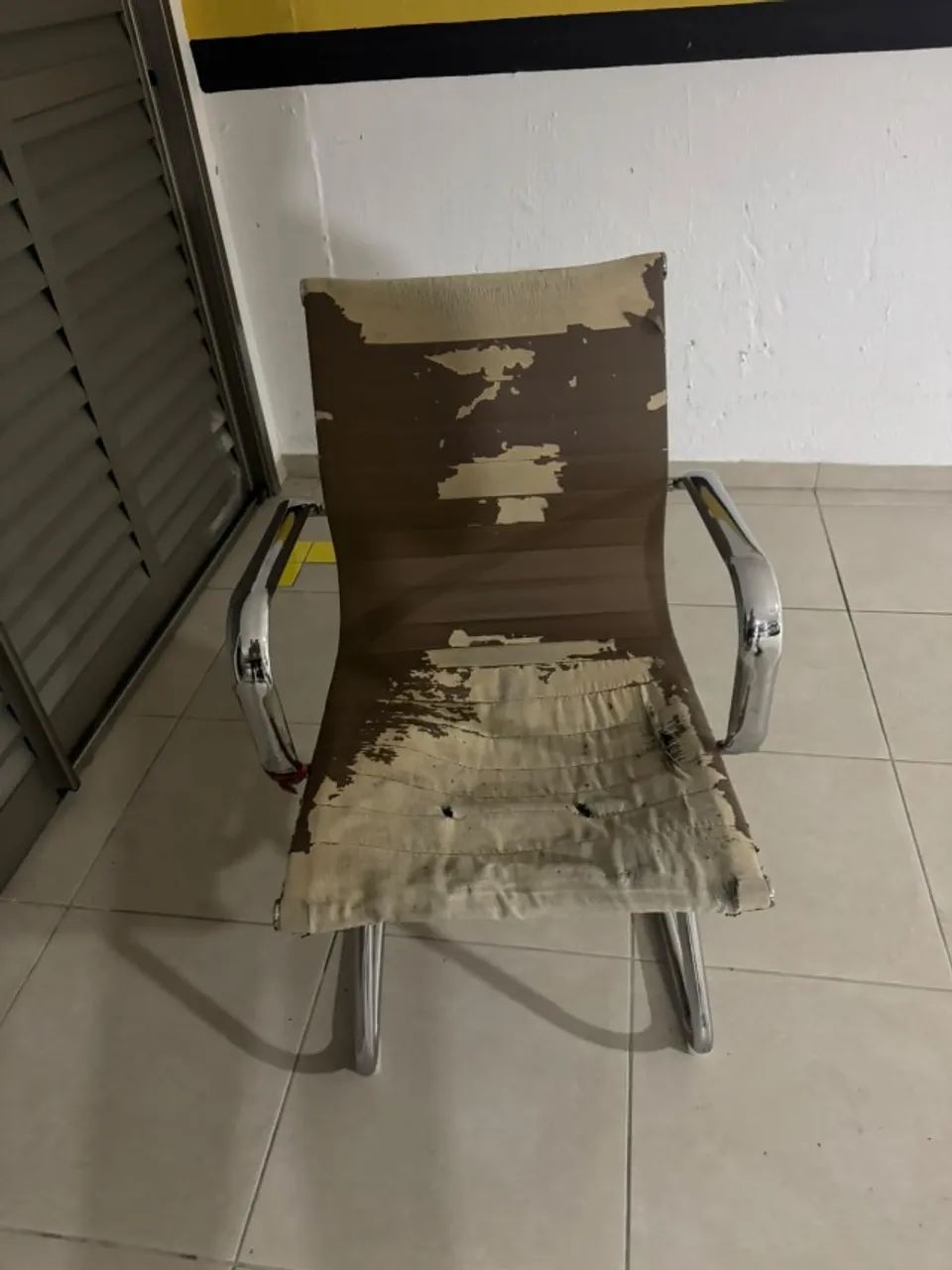 Cadeira de escritório estilo Eames base cromada (para reforma) - Foto 2