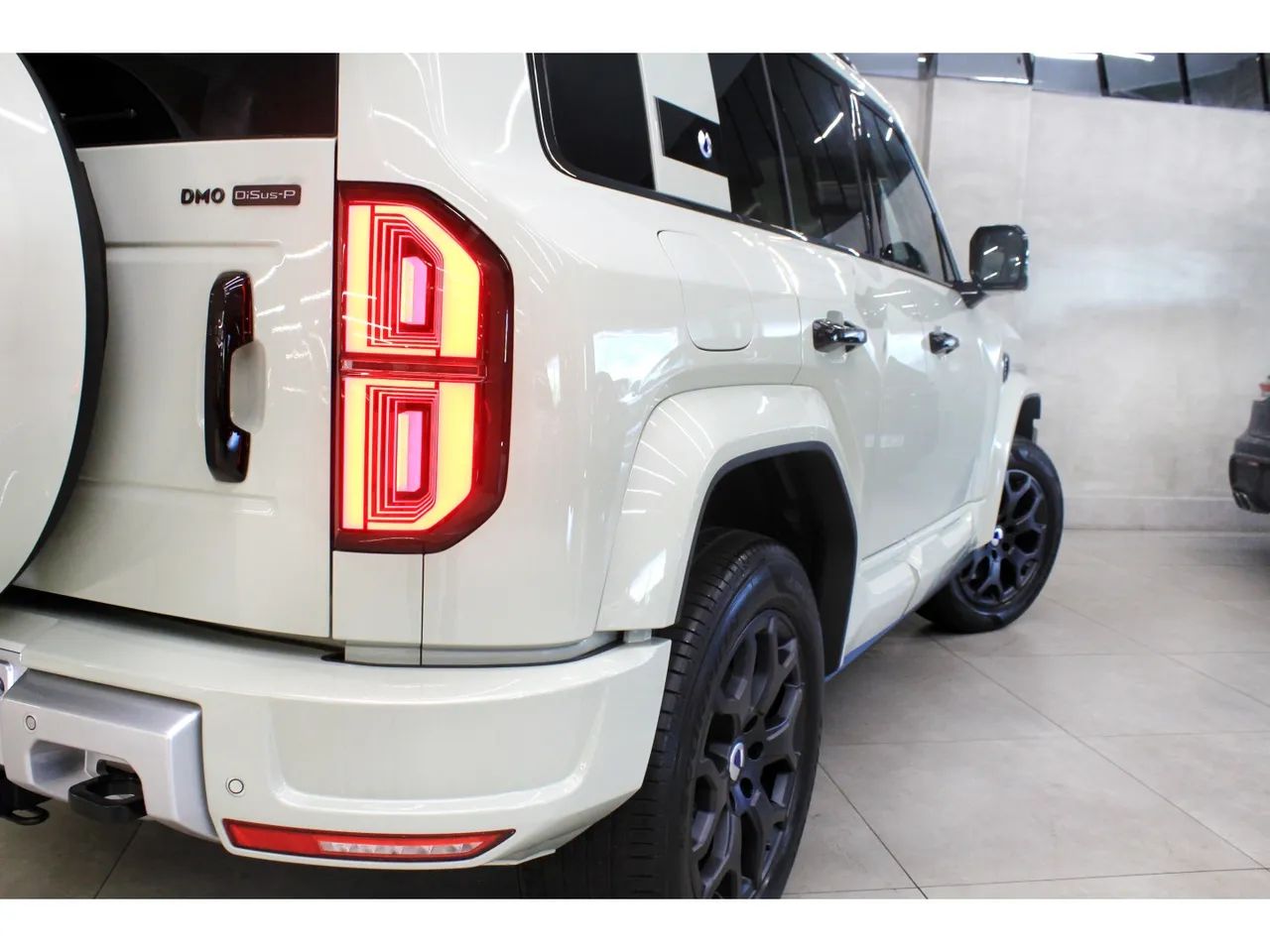 Denza B5 SUV híbrido plug-in, foto 8 de 20