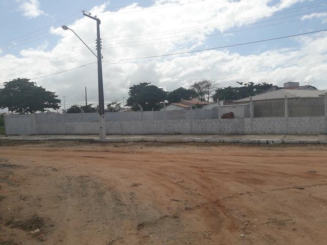 Terreno de esquina medindo 711 m2 - Aruanda - Foto 4