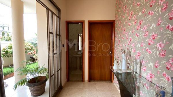 Casa com 4 quartos - Bairro Setor Central em Morrinhos - Foto 2