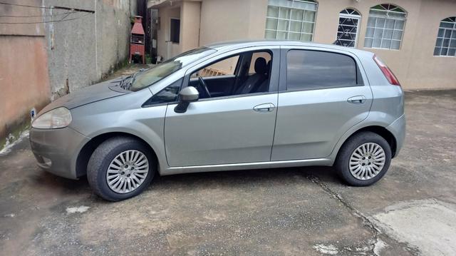 Vendo um punto 1.6 essence. carro completâo! meu Whatsapp