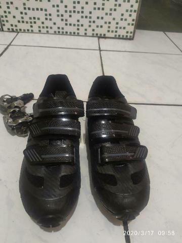 Vendo sapatilha MTB com pedal clip Shimano m520 - Foto 2