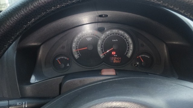 VENDO UM CARRO CELTA 2010 COM AR