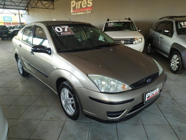 FORD FOCUS 2.0 SEDAN