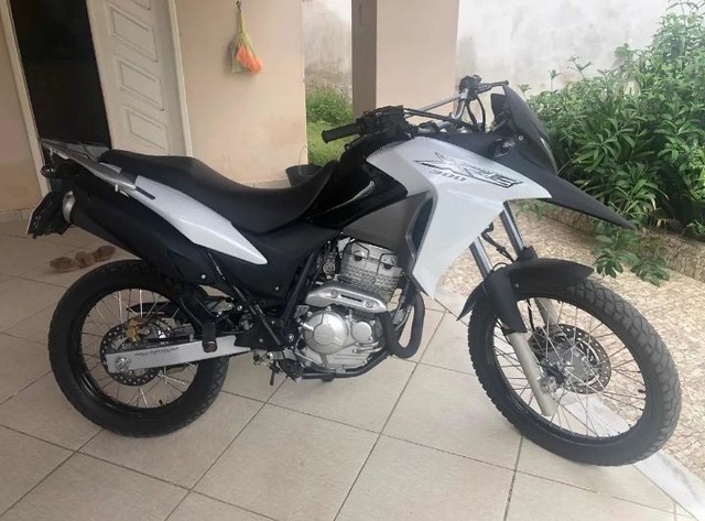 HONDA XRE 300 COMPLETA