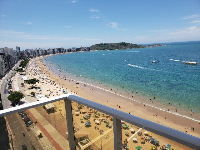 Apto de luxo, 3 suítes, 2 vagas de garagem de frente à praia - Foto 2