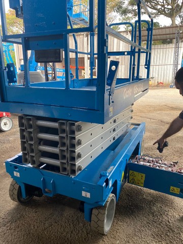 Plataforma Elevaótira Tesoura Elétrica 12 metros - Foto 3