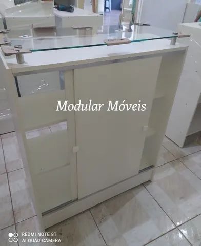 Balcão Vitrine com Tampo de Vidro e Portas