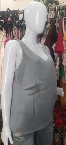 Blusa em Crepe Cinza NOVA - Tam. G - Foto 4