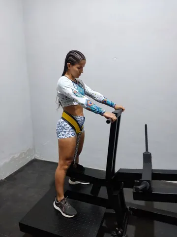 Agachamento Sumô + Puxador Barra Triceps Biceps Pulley Reto