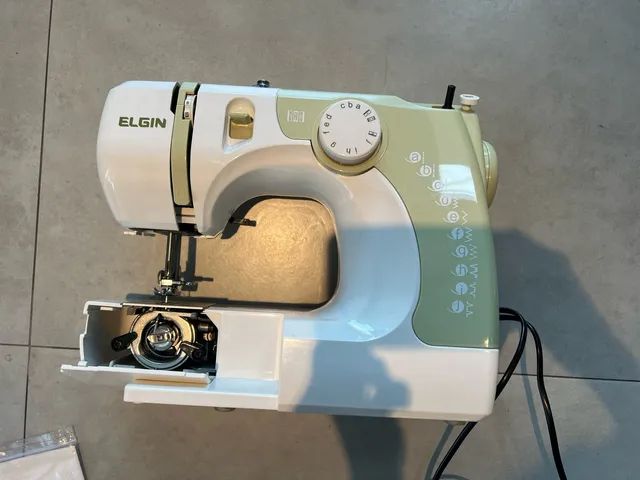 Máquina de costura Elgin
