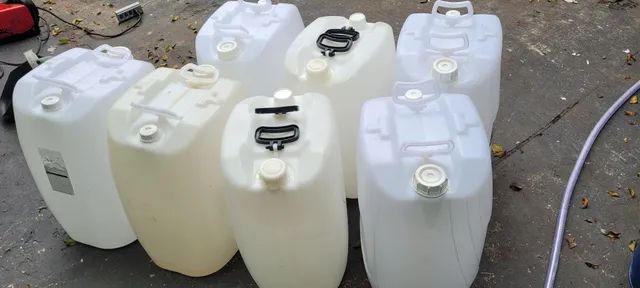 Galões / Bombona de plástico 50 litros usados  - Foto 3
