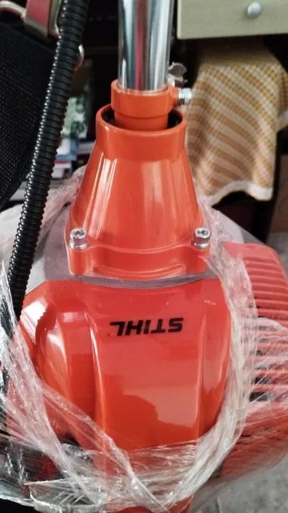 Roçadeira Stihl e motor serra Nova com nota fiscal os dois  2 mil fone *a