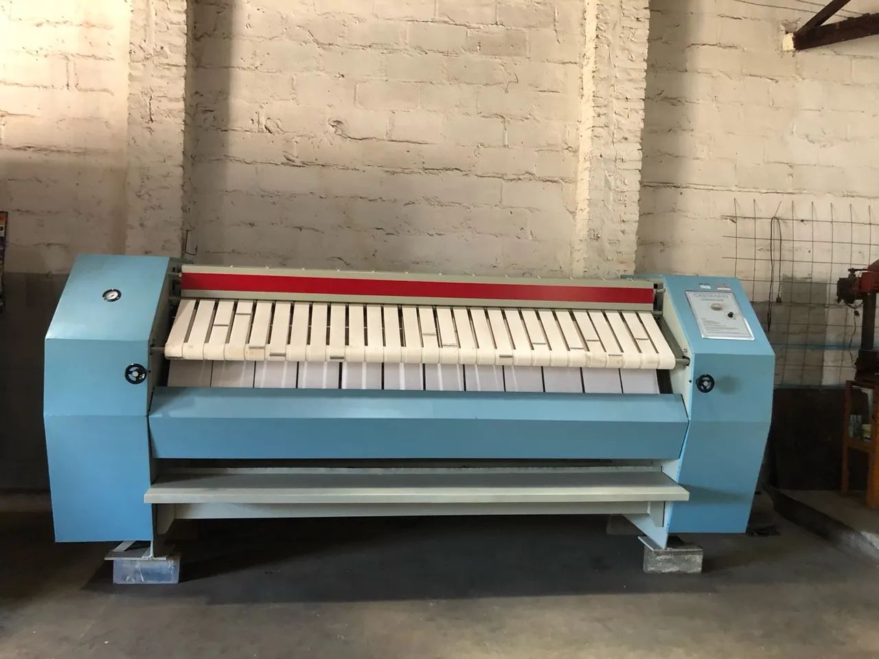Calandra industrial 2,5mts monorol 450mm  aquecimento elétrico marca baumer