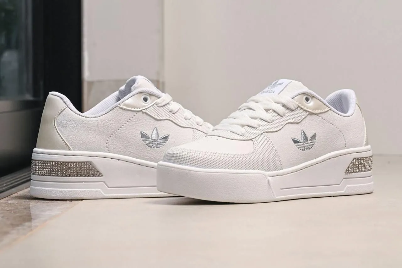 Tênis Adidas Branco com Strass