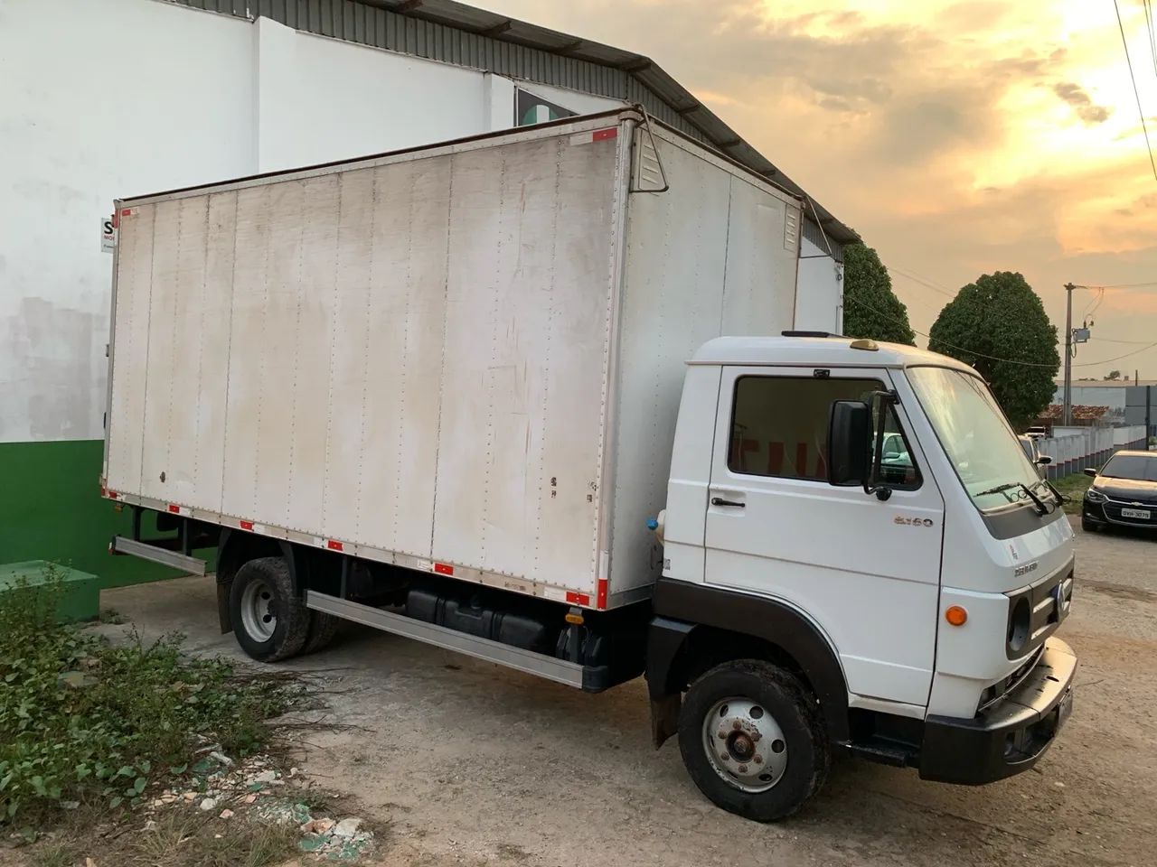 Caminhão VW Delivery 8.160 - Baú 2012/2013 - Foto 2