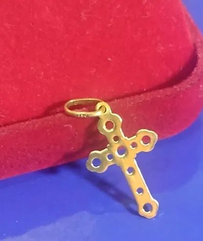 Pingente Cruz 20 mm Ouro 18 Kilates Peso 0.40 Grama                                       