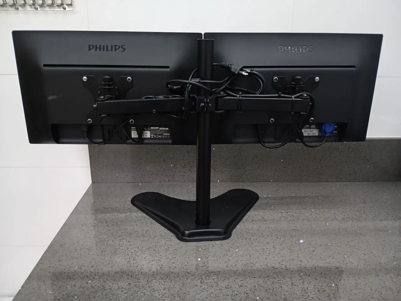 Suporte e 2 Monitores Philips 193v5l 18,5 " - Foto 2