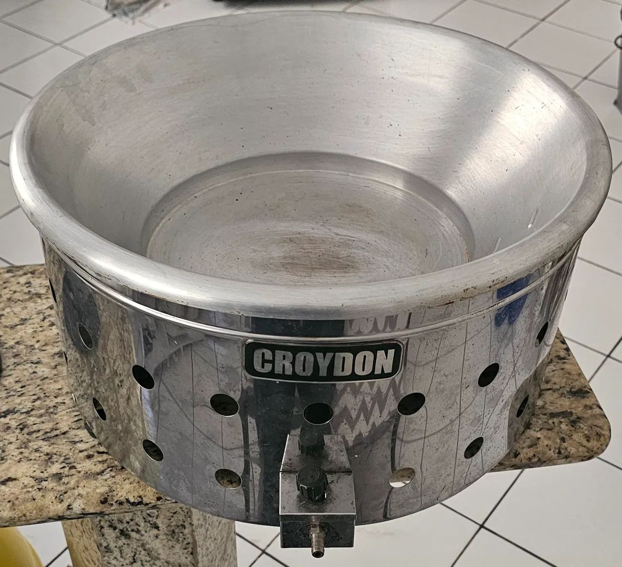 Vendo Tacho Croydon a gás 7 litros - Foto 3
