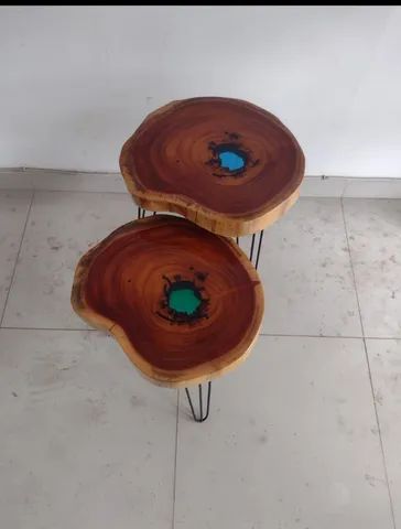 Mesa de centro em madeira e resina epoxi