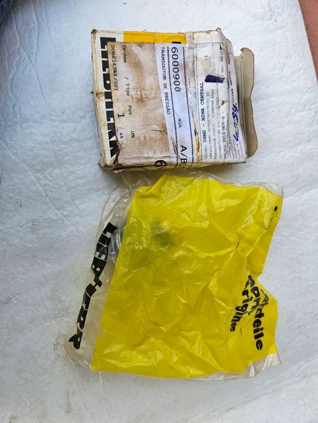 Liebherr sensor pressão óleo novo original 6000900 - Foto 3