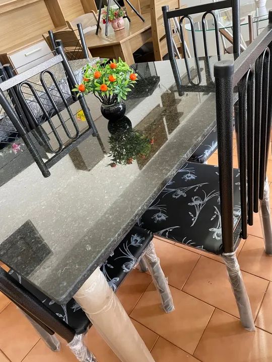 Mesa de Granito Com 04 Cadeiras Nova  - Foto 2