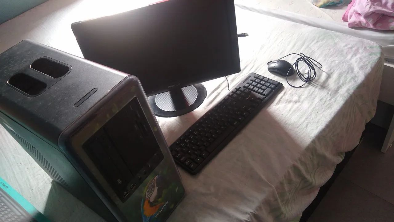 Computador completo marca positivo funcionando tudo perfeitamente!