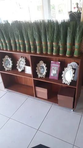aparador com prateleira e grande espelho com moldura de luxo - Foto 3