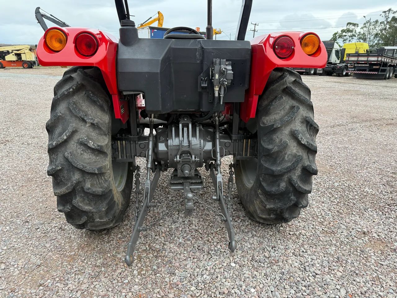 Trator mf 4305 4x4  - Foto 3