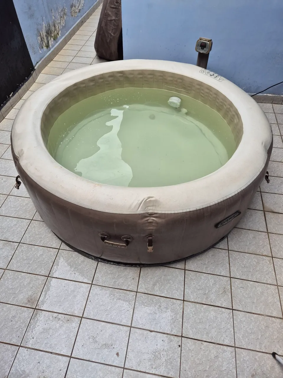 Spa inflável Intex 795 l com bomba 127V