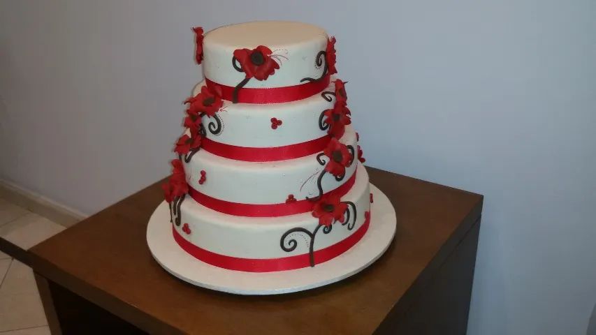 Kit Bolo Fake Flores vermelhas + 11 Mini Bolos