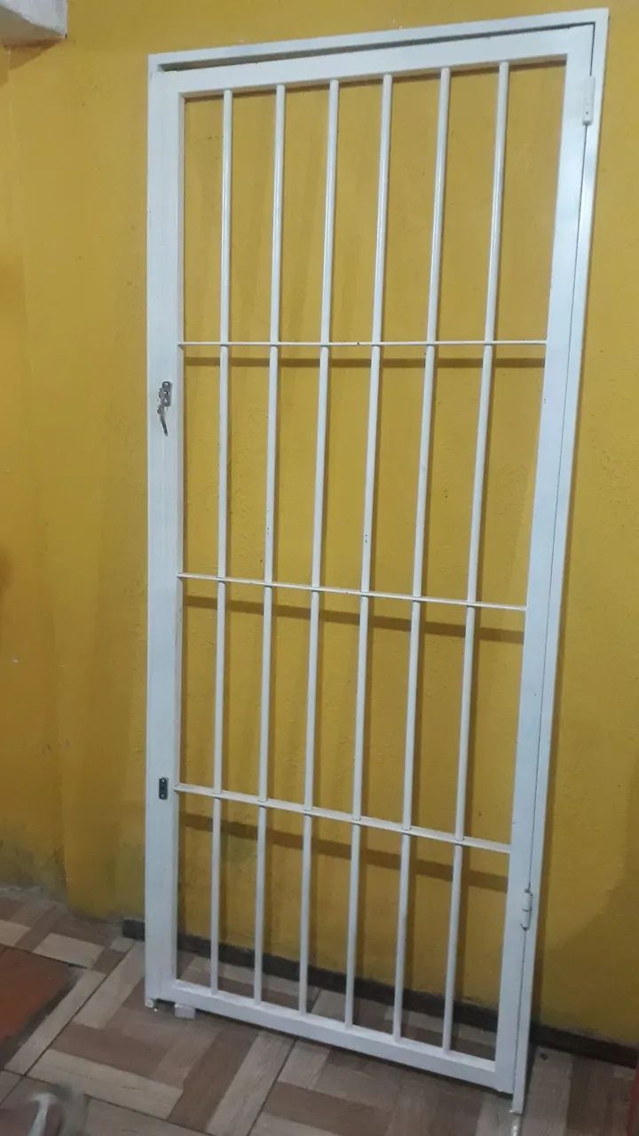 Grade 90x210 Ferro de meia com 2 chaves só instalar  - Foto 3