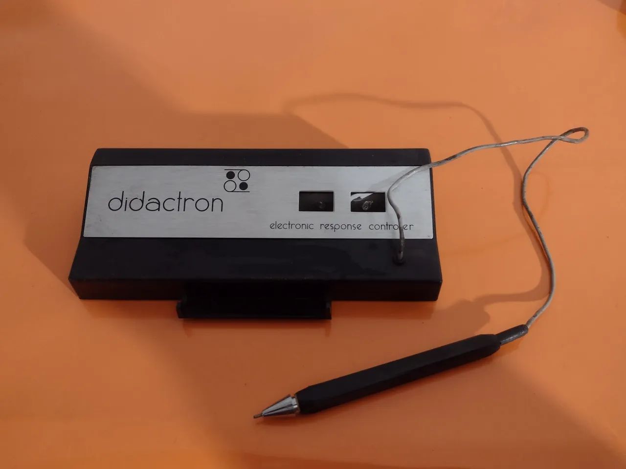 Controlador de resposta eletrônica Didactron