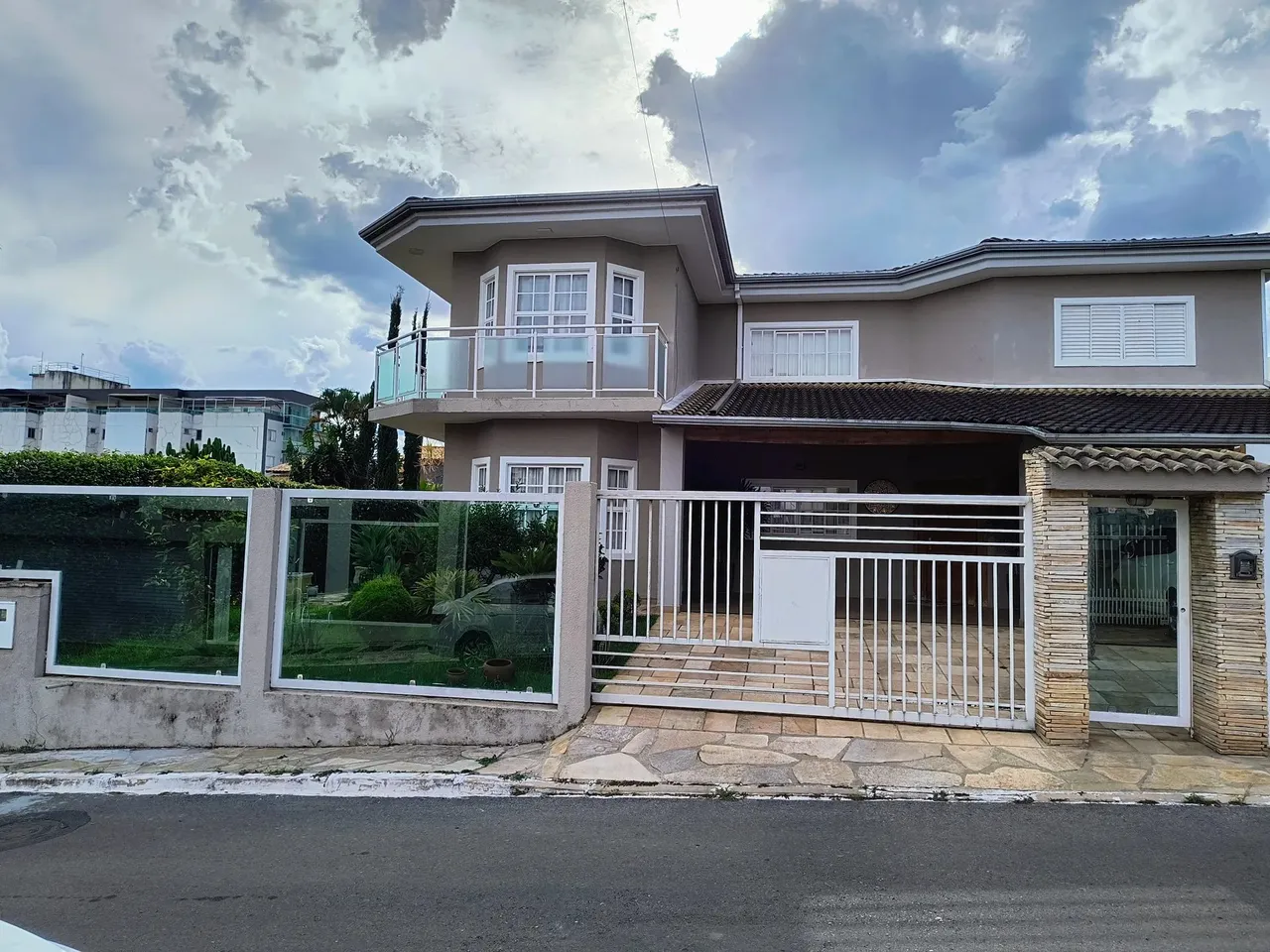 VICENTE PIRES ALUGUEL CASA 5 SUÍTES ARM PLAN/PISCI/CHURR. COND ALTO PADRÃO R$ 12 MIL