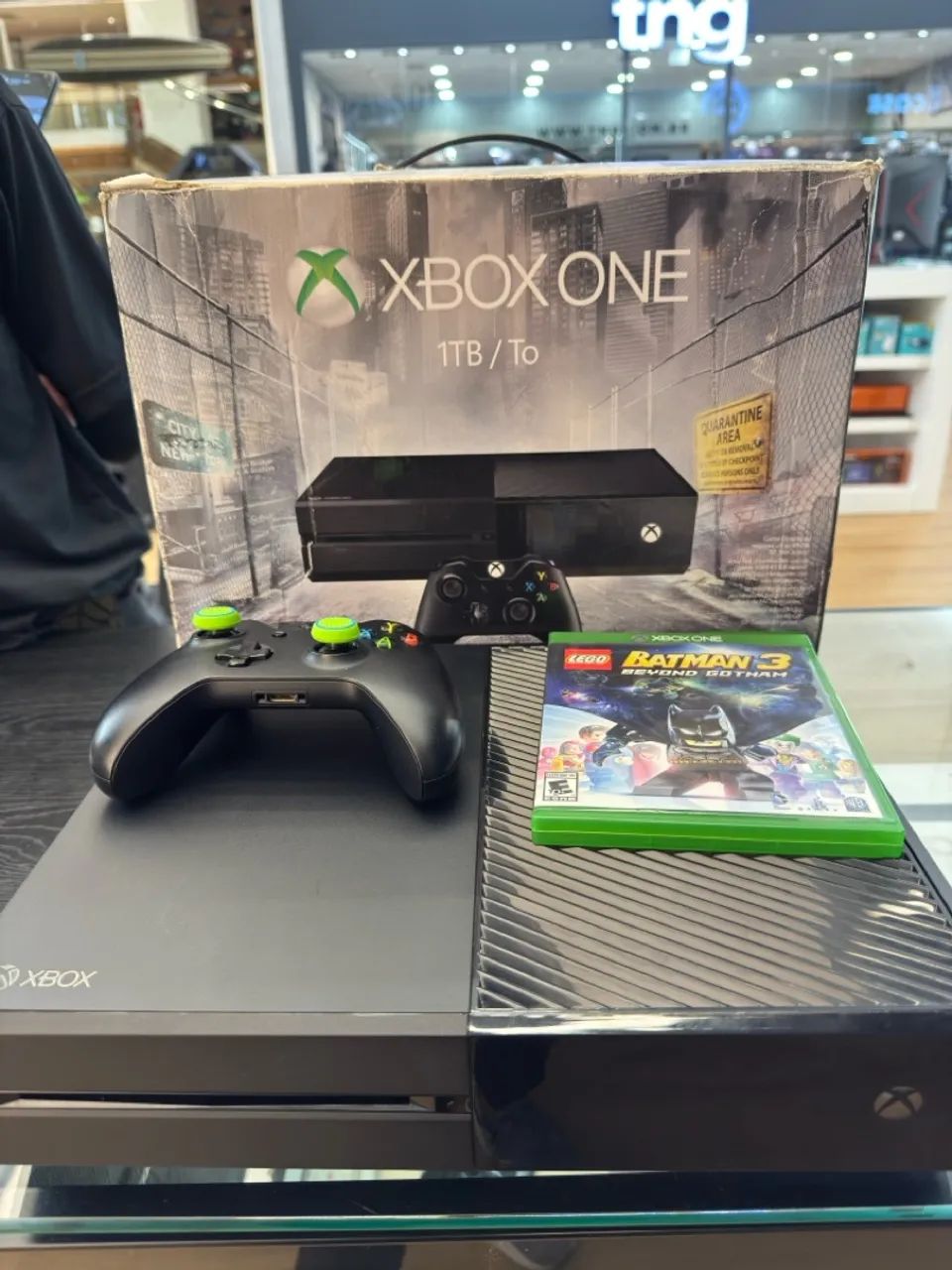 Xbox One 1TB com Jogo LEGO Batman 3