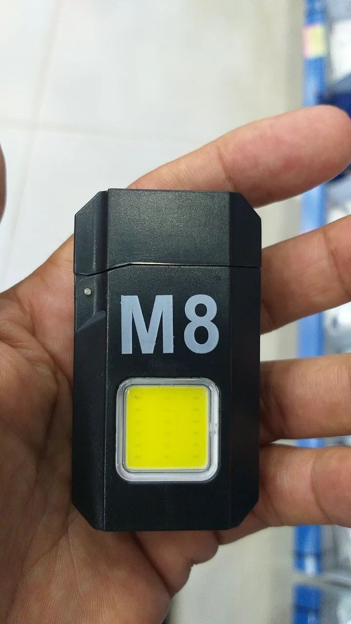 Isqueiro recarregável USB Mini Lanterna LED M8